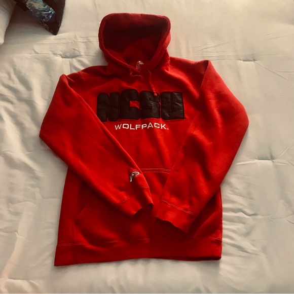 P2 PRO PLAYER NCSU WOLFPACK HOODIE - Picture 2 of 5
